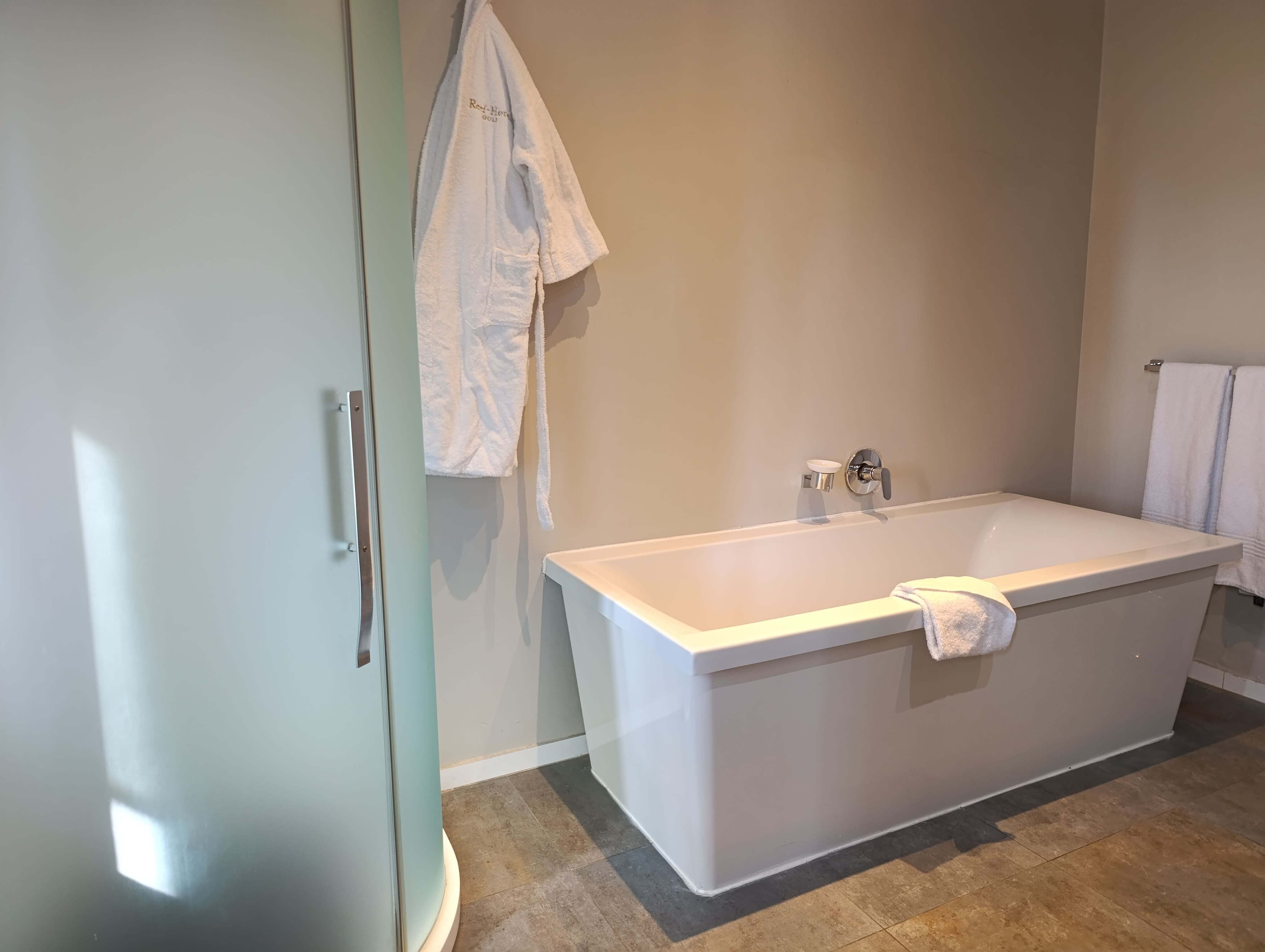 Deluxe Room - View 3